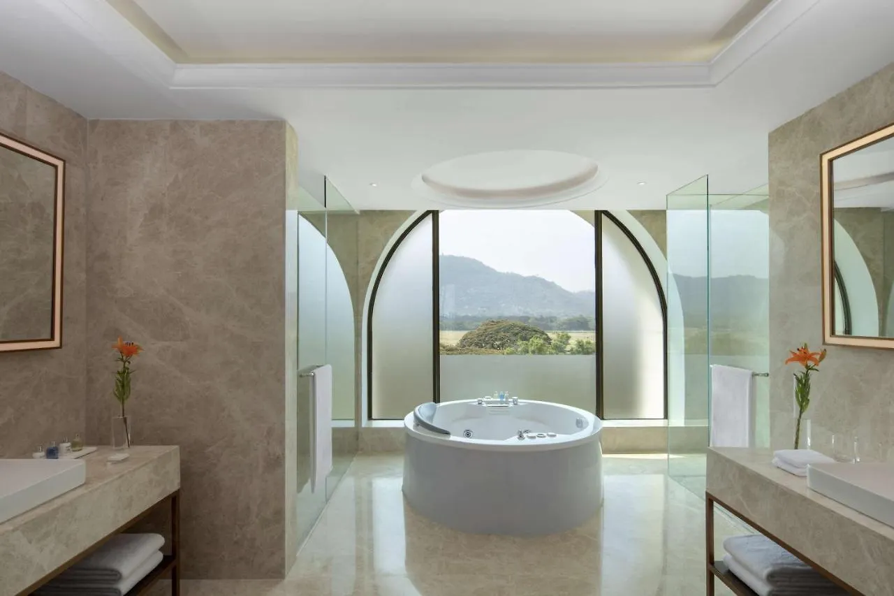 *****  Radisson Blu Plaza Hotel Maisur Hindistan