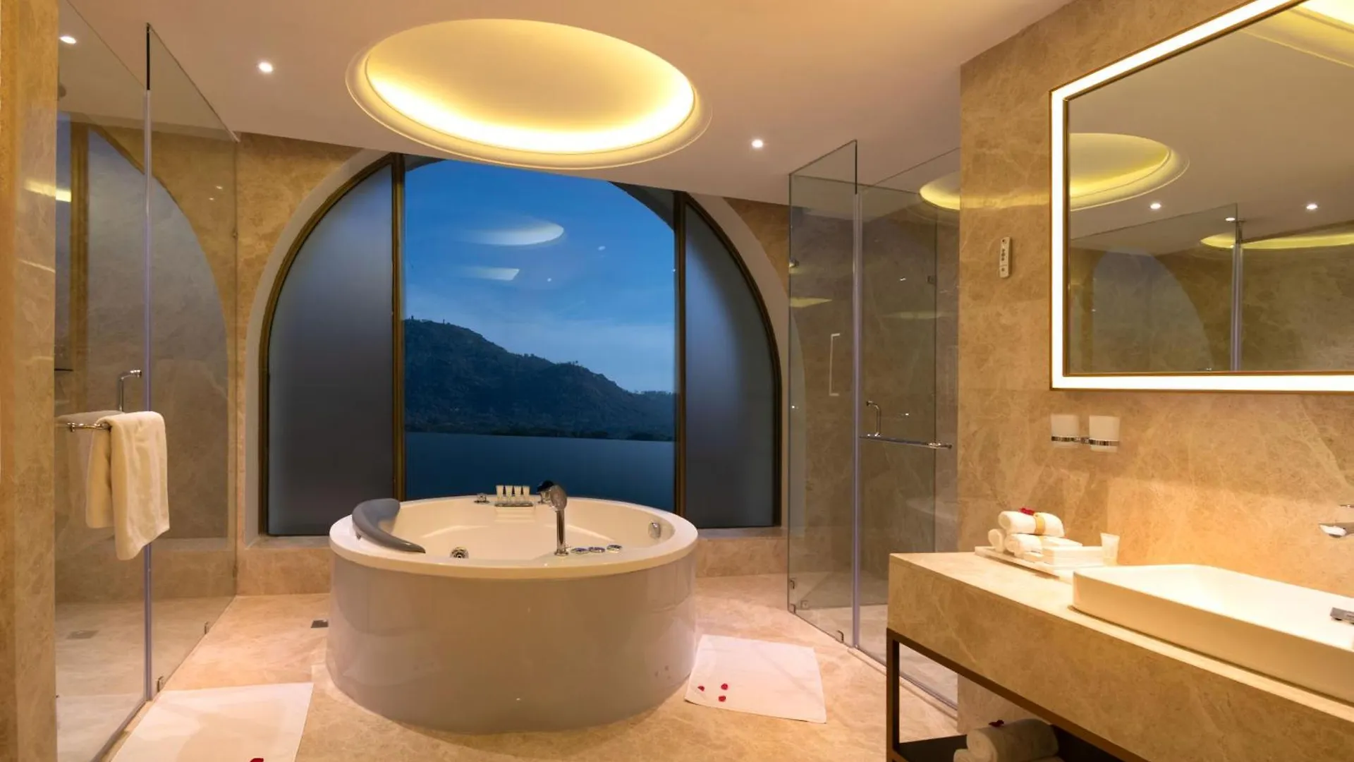 *****  Radisson Blu Plaza Hotel Maisur Hindistan