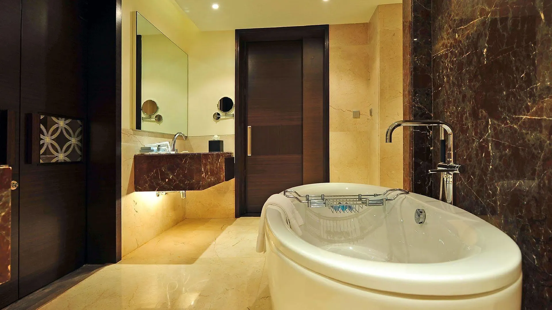 Radisson Blu Plaza Hotel Maisur Hindistan
