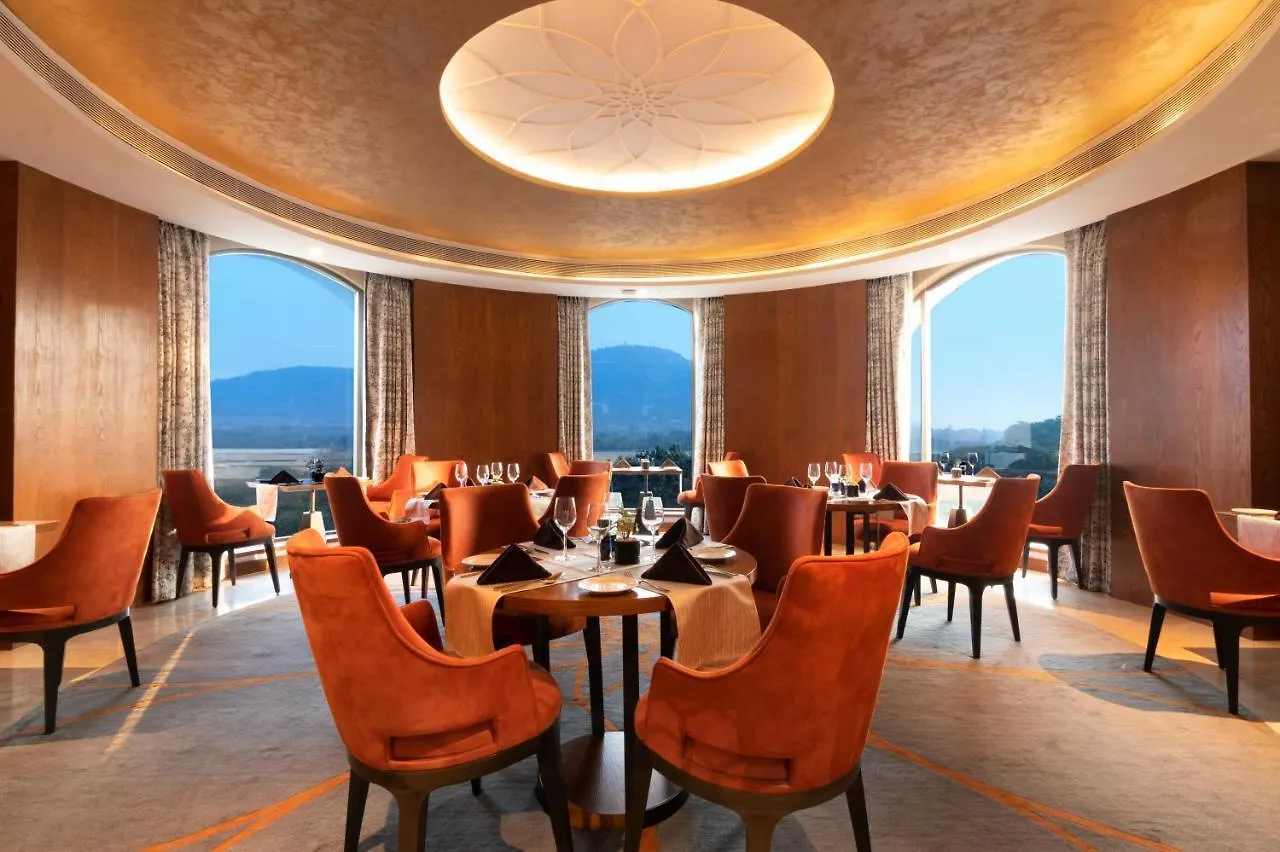 Radisson Blu Plaza Hotel Maisur Hindistan